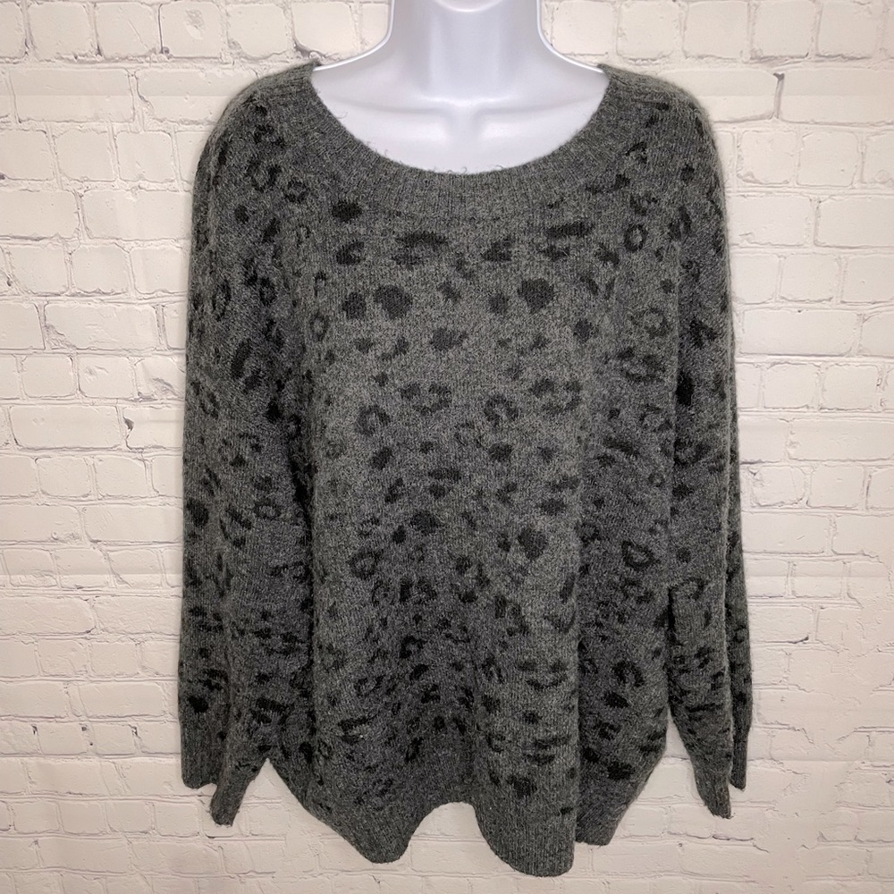 Gibson Latimer Black and Gray Cheetah Sweater Size XL